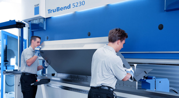 Umformen von Blechteilen bei Mitsch Blechbearbeitung Heilbronn